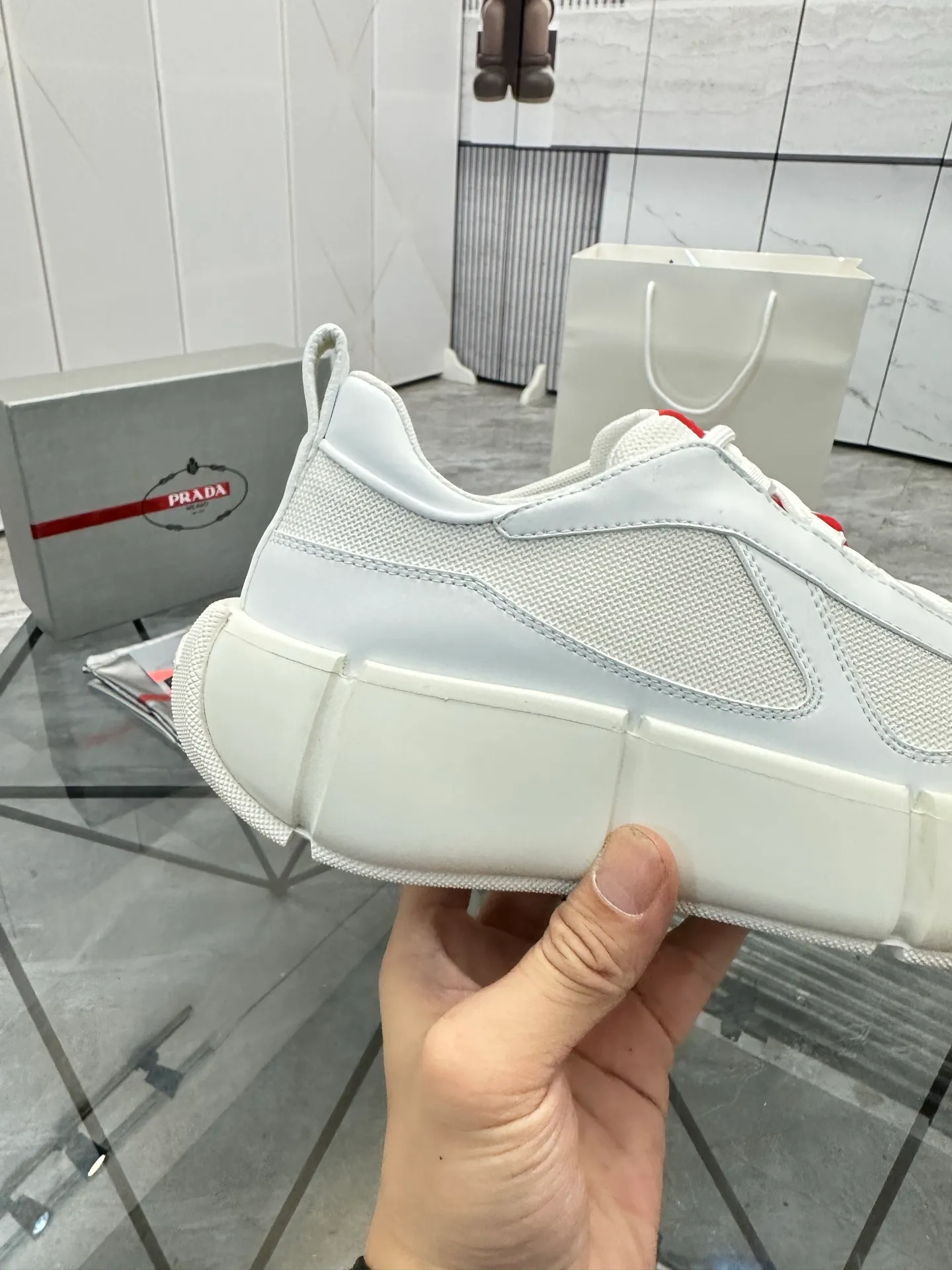 Men's shoes for sale 💰: 💰P540¥ High-end top quality Product trademark: Prada *"Prada*" low-top casual shoes Regular size: 38-45 (can be customized to 46) Product materials: upper imported first-layer cowhide spliced ​​with breathable mesh, breathable lining, cowhide foot pads, original ultra-light foam outsole. No.: 001